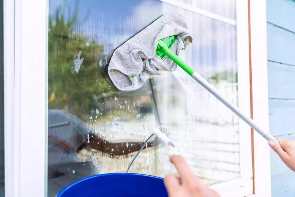 clean outside windows before winter 3