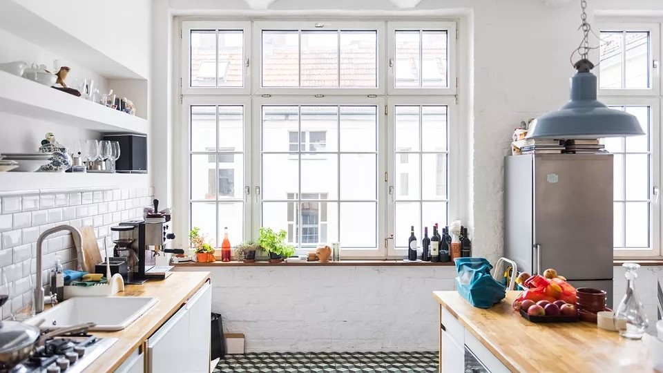 روش های خلاقانه در استفاده از پنجره ها در بازسازی آشپزخانه